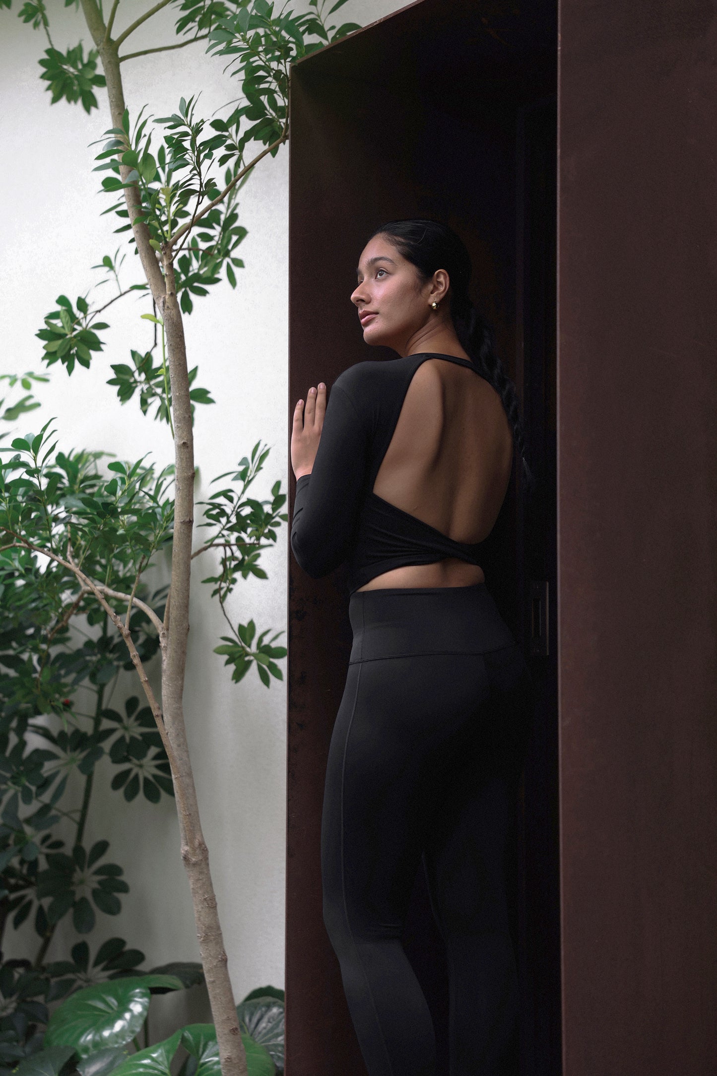 Back Twist Longsleeve BLACK - SWELLY
