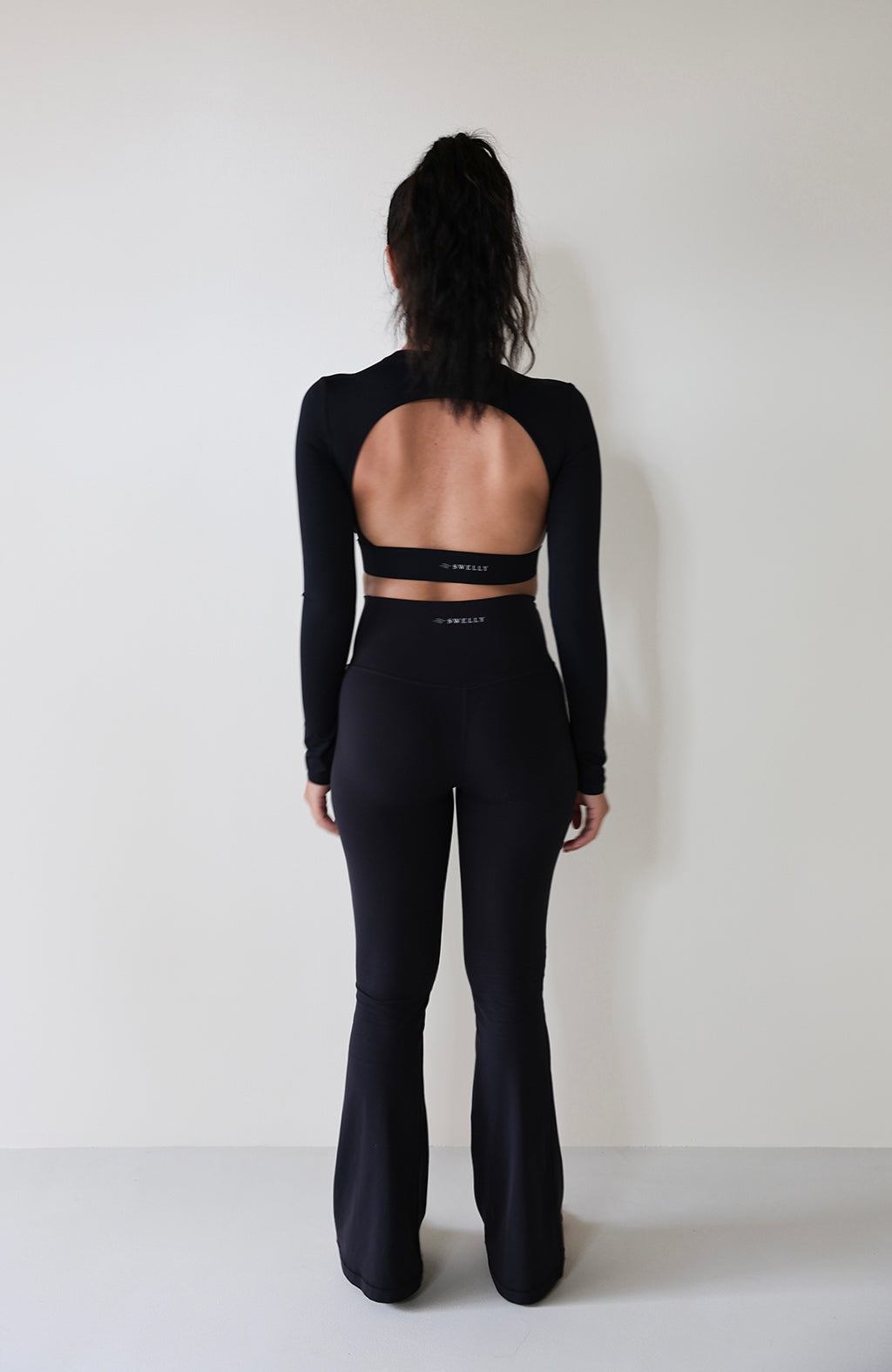 Back Open Longsleeve BLACK - SWELLY