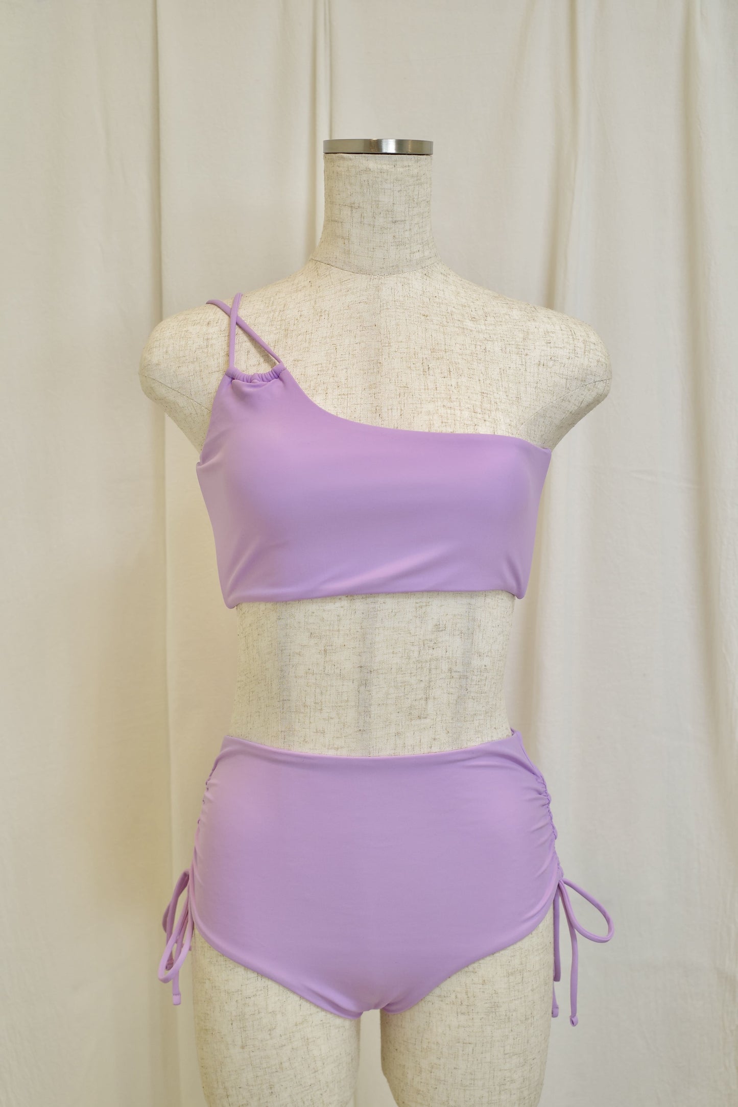 OneShoulder Back Twist Top pony - Welina ONLINE STORE