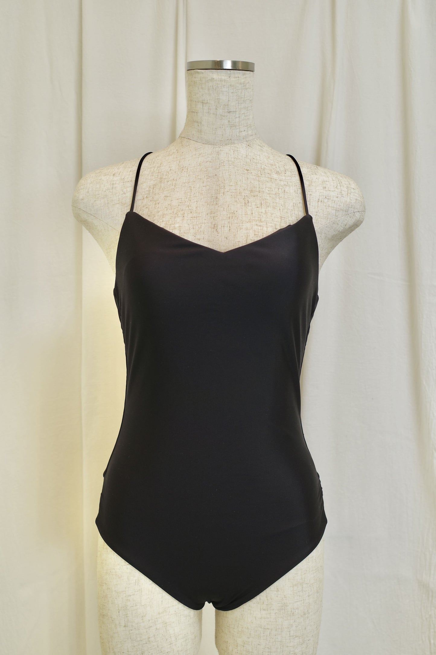 Back Open Basic Onepiece-Bikini nero - Welina ONLINE STORE