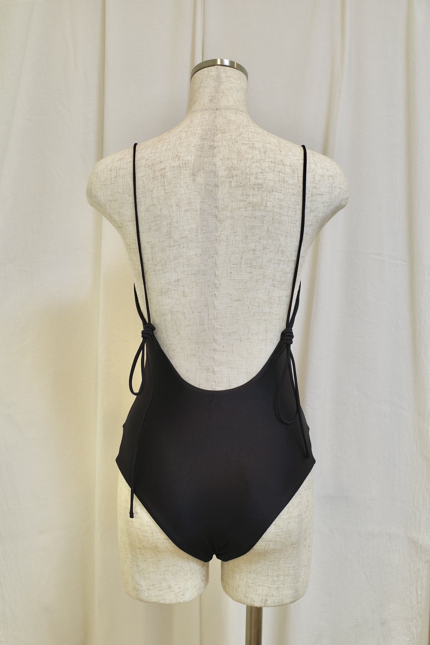 Back Open Basic Onepiece-Bikini nero - Welina ONLINE STORE