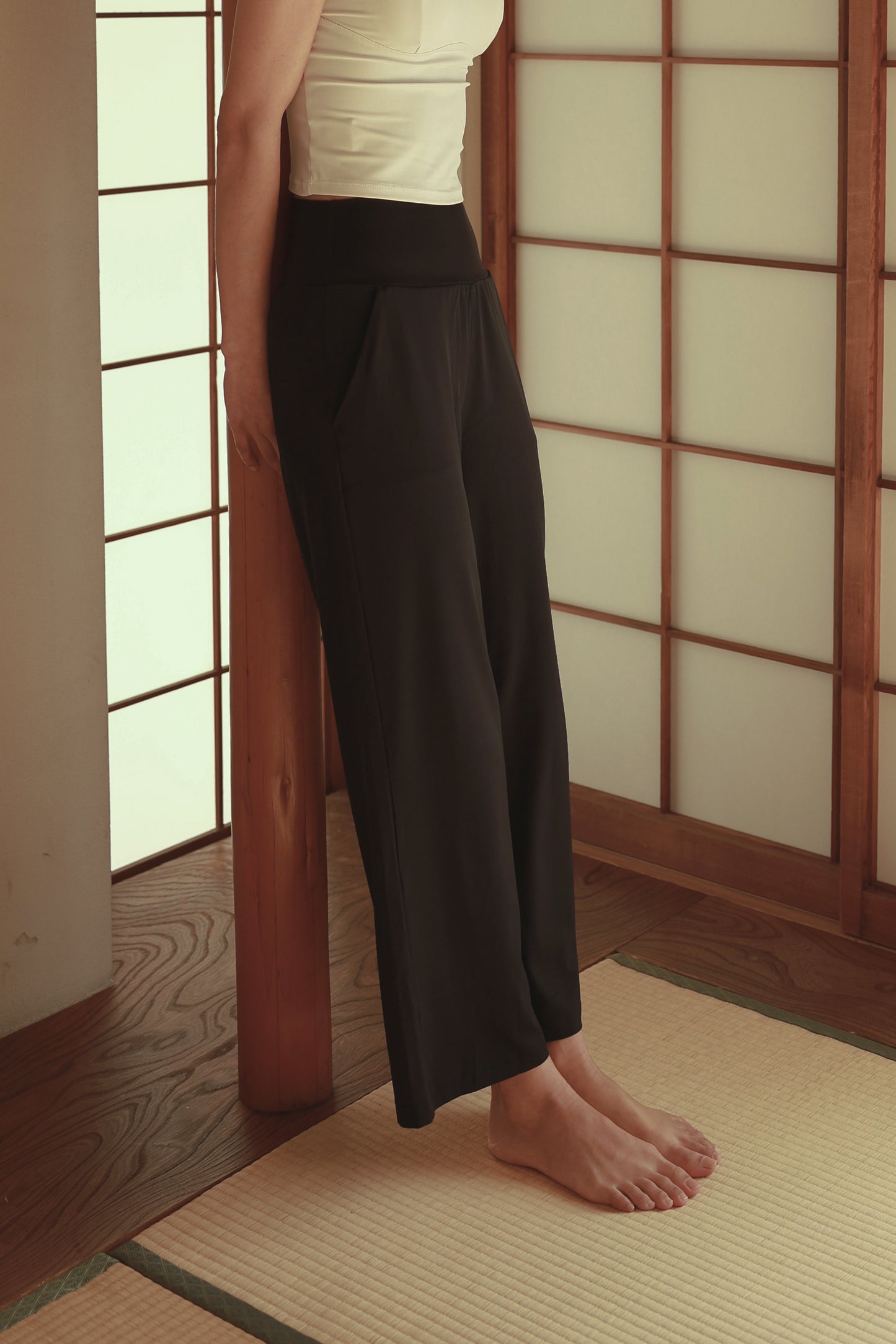 Calm Flow Wide Bottom BLACK