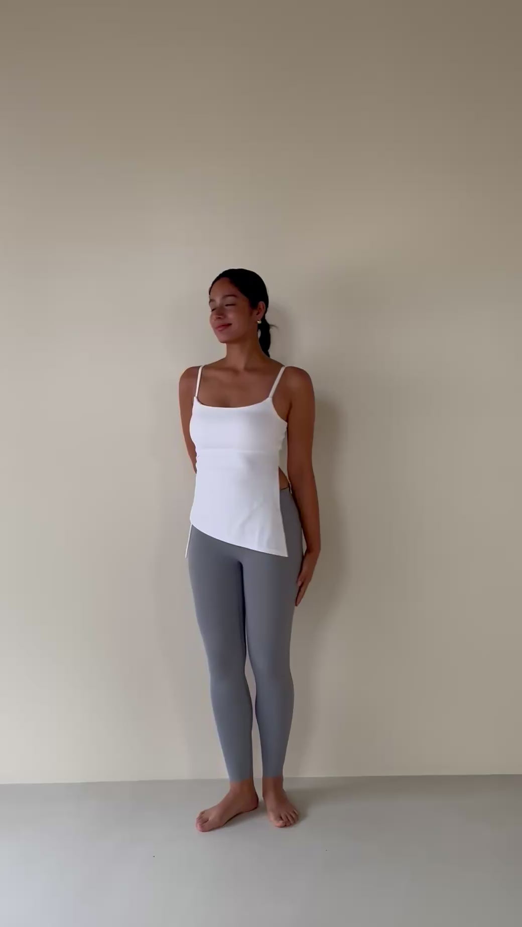 ストラップアシメトリーキャミソール WHITE ピラティスヨガウェア ブラ