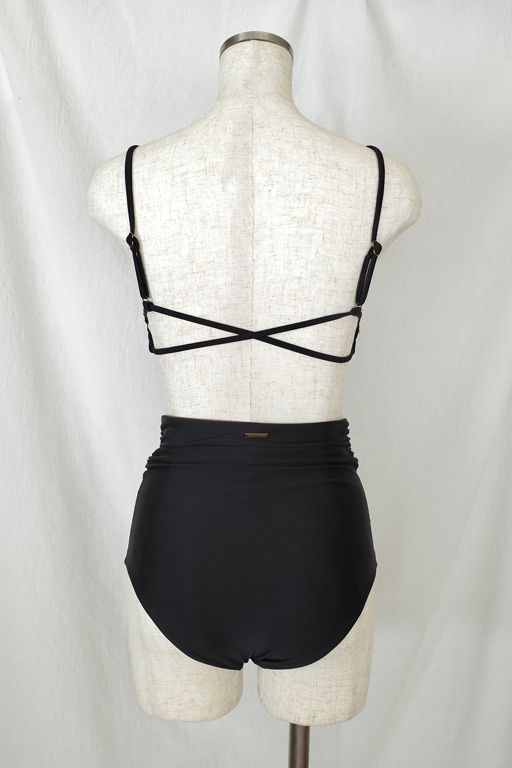 Sharing Back Cross Top NERO - SWELLY ONLINE STORE
