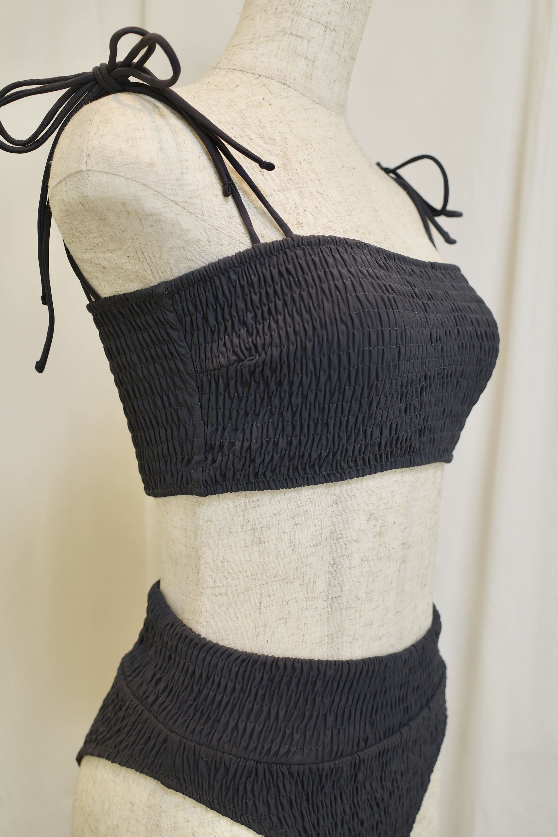 Sharing Bandeau Top nero×ampolla - Welina ONLINE STORE