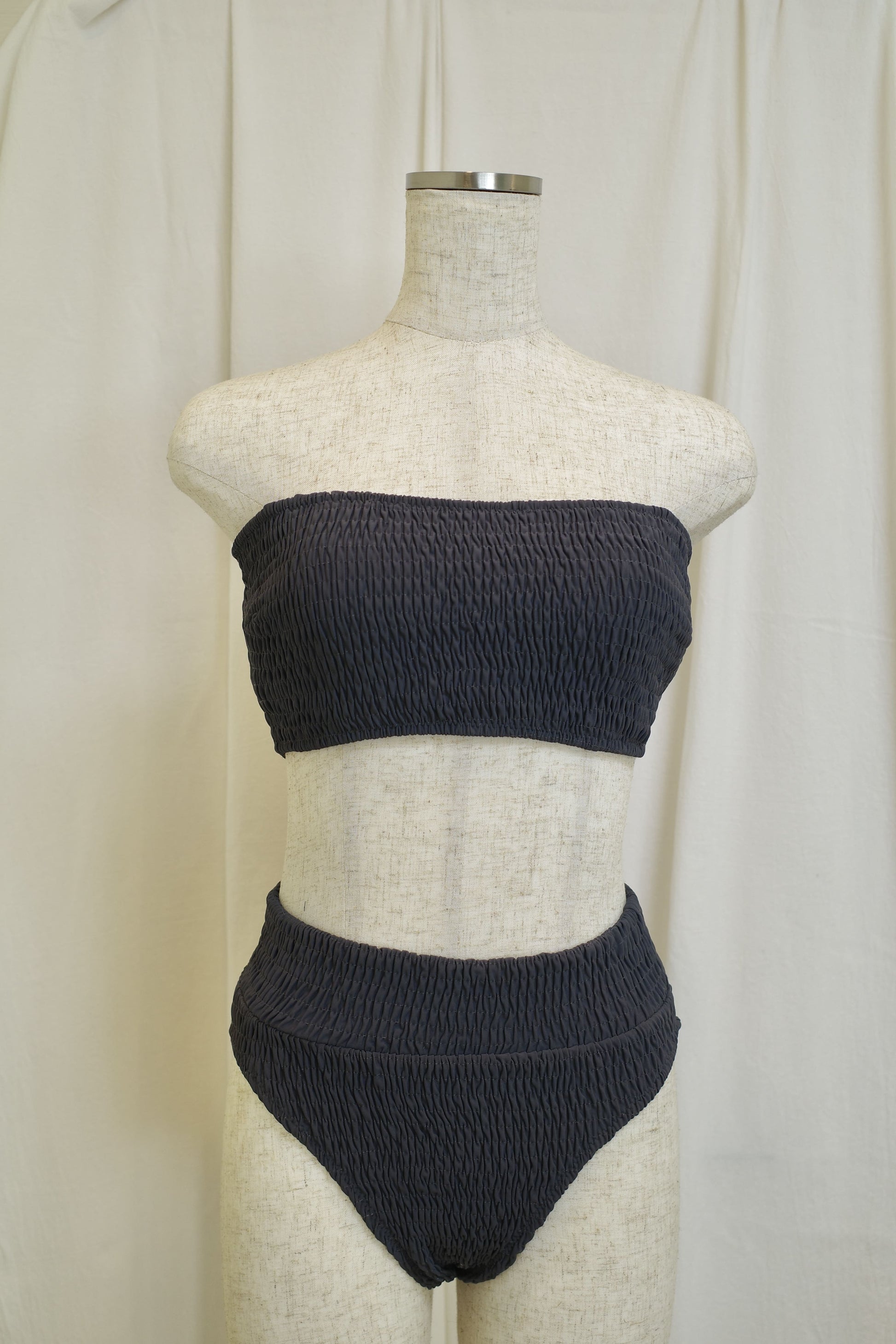 Sharing Bandeau Top nero×ampolla - Welina ONLINE STORE
